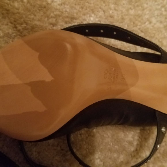 Brand new Valentino Garavani sexy ankle strap heel - Picture 7 of 8